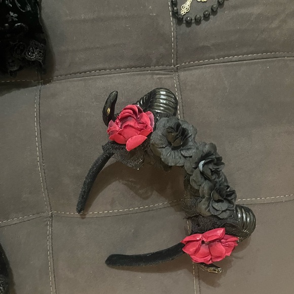 Gothic Devil costume size 8-10 medium - Picture 4 of 6